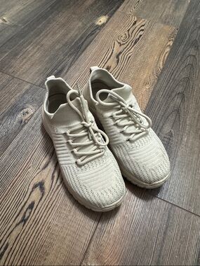 Women’s Knit Lace-Up Sneakers in Beige